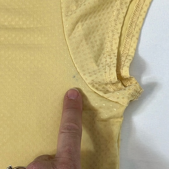CHICO’S Shimmer Dot Yellow Cap Sleeve Top Size 1 (Medium) - Picture 4 of 9